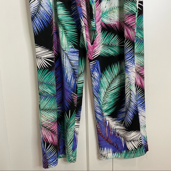 Palm Leaf print jumpsuit. - Picture 6 of 12